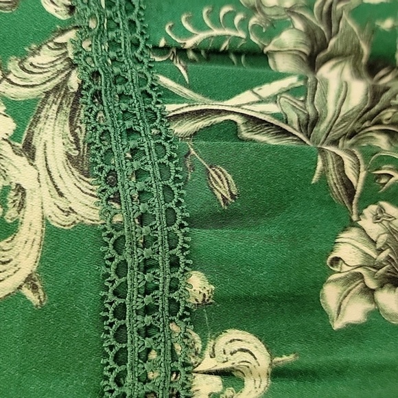 Alice + Olivia Size SP Layla Green Floral Tiered Ruffle Dress, Gently Used Cond. - Picture 4 of 16